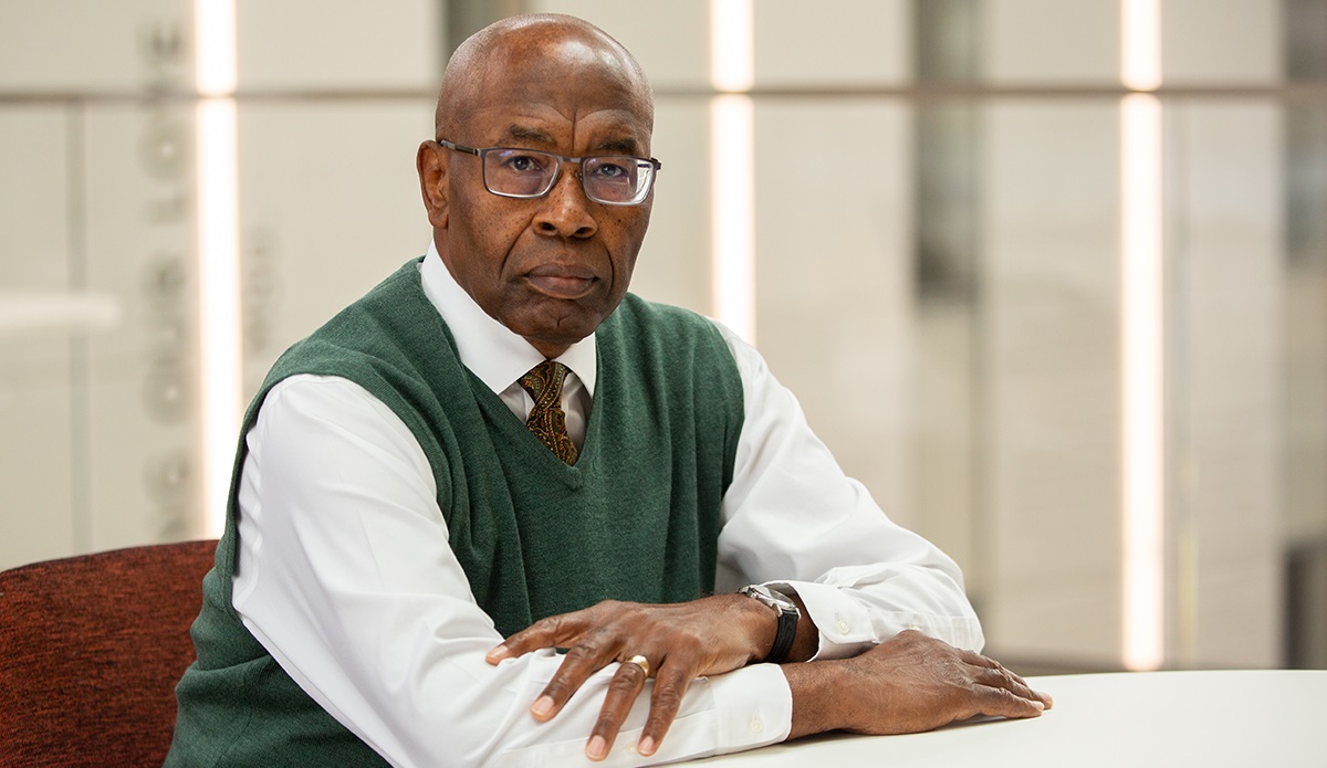 Image of Broad faculty member Matthew Anderson sitting with arms cross, resting on table in the Minskoff Pavilion.